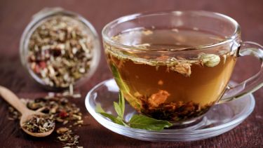 Algunas hierbas poseen propiedades relajantes que ayudan a calmar la mente y preparar el cuerpo para el descanso.-