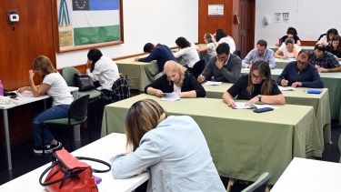 Un total de 40 inscriptos de los más de 120 iniciales, se presentaron ayer a rendir el examen para los concursos externos administrativos de Poder Judicial. Foto: Marcelo Ochoa