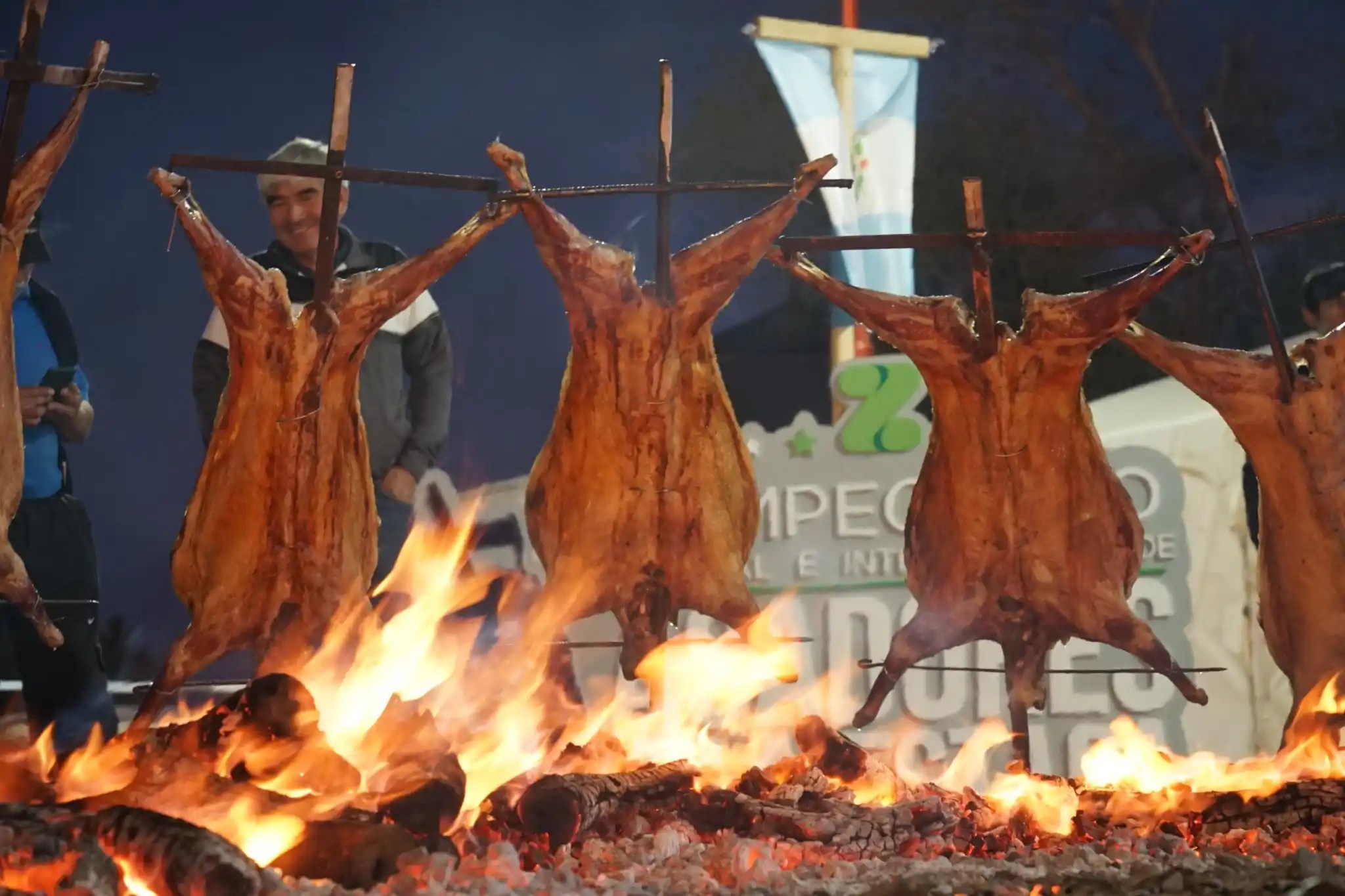 Zapala ratificó la pasión por el asado a la estaca: así se vivió una competencia llena de tradición