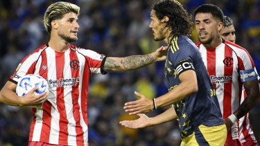 El picante cruce entre Edinson Cavani y el árbitro en el triunfo de Boca: «Aprendé el reglamento»