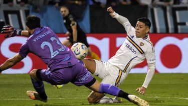 El defensor que viene de convertir ante Belgrano, encendió las alarmas a doce días del Superclásico ante River. Fotobaires