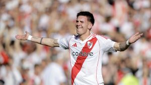 Franco Mastantuono metió un golazo de tiro libre y rompió un récord en River