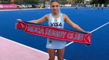 Imagen de Antonia Malloni, la jugadora de hockey de Roca que llegó a la Selección y rindió homenaje a su abuelo excombatiente de Malvinas