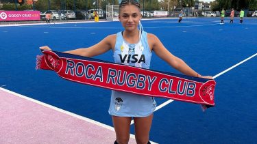 Antonia Malloni, la jugadora de hockey de Roca que llegó a la Selección y rindió homenaje a su abuelo excombatiente de Malvinas