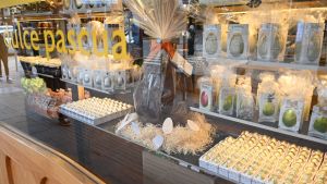 Huevos que cuestan por arriba de 400 mil pesos en Bariloche, la capital del chocolate