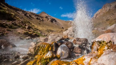 Explorando el norte neuquino: géiseres, termas y paisajes que te dejarán sin aliento