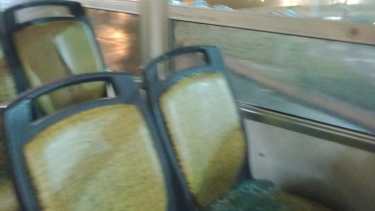 Salvaje ataque a un colectivo en Viedma: tres jóvenes vivieron un momento de miedo a la salida de la universidad