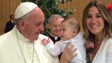 Jimena Barón y su hijo Momo conocieron al papa Francisco
