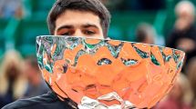 Imagen de Carlos Alcaraz se lo dio vuelta a Lorenzo Musetti y es el nuevo rey de Montecarlo