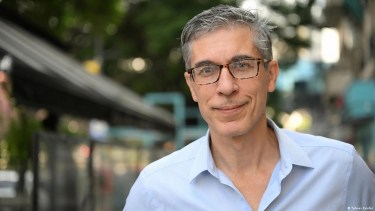 Agustín Etchebarne, máster en desarrollo económico. 