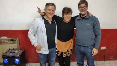 El legislador Ariel Bernatene (izq) encabezará la lista oficialista de la UCR, junto a Viviana Cuevas y Miguel Evans. Foto: Gentileza