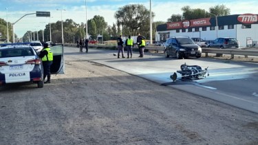 Choque en Ruta 7, en Centenario: un motociclista herido. (Gentileza).