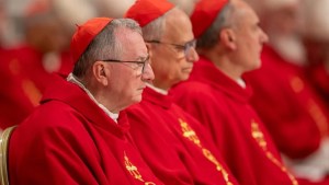 ¡Se sorprendió cuando vio la cuenta! Un cardenal pensó que alojarse para el cónclave era gratis y se comió todo el minibar 