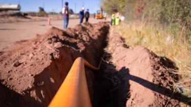 El tendido de gas natural avanza en Monte Hermoso, Cutral Co (Fotos: gentileza)