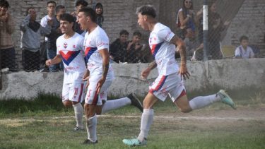 Fernández Oro sigue puntero y Unión ganó el clásico de Allen en la Liga Confluencia