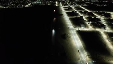 Video | Llamativa protesta en Neuquén: cortaron parcialmente la ruta con linternas para exigir el servicio de luz en un barrio