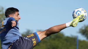 Gago analiza tres nombres y un cambio de esquema para reemplazar a Giménez en Boca