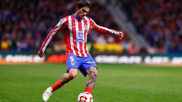 De Paul sufrió una lesión que lo alejará de las canchas por un tiempo.