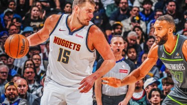 El pivot de los Denver Nuggets jugó el mejor partido de su vida y logró el tercer triple doble de 60 puntos.