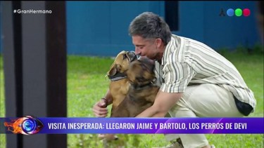 Juan Pablo Devi de Gran Hermano con sus dos perros.