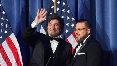 Javier Milei recibió un premio de menor valor en Estados Unidos y anunció cambios en la legislación argentina para adecuarse a los aranceles de Donal Trump. 