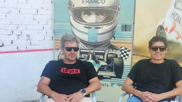 Juani Álvarez y Javier Romera, son los responsabales de la escuela de pilotos que funciona en General Roca.