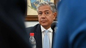 Rolando Figueroa firma este jueves con Nación la baja de retenciones al petróleo convencional