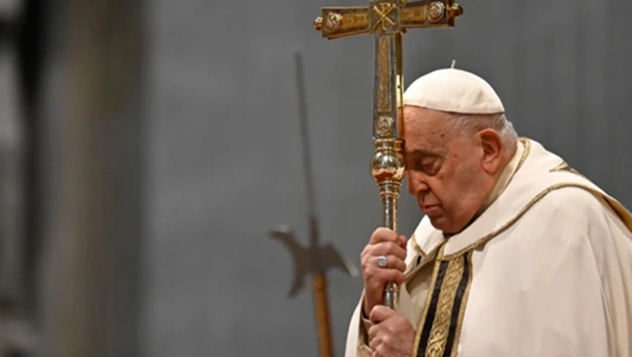 "Ellos están sufriendo y tenemos que estar cerca de ellos a través de la oración, para que el Señor los ayude y les dé consuelo en este momento difícil". rezó el papa Francisco por quienes están privados de su libertad. Foto: gentileza.