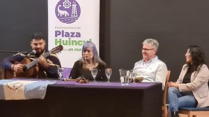 El poeta Marcelo Berbel tiene un auditorio que lleva su nombre, en Plaza Huincul