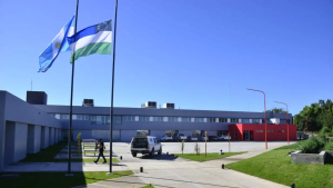 Escapó tras una audiencia en Regina: la fuga de un imputado que aprovechó un descuido insólito