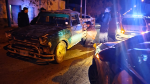 Robo en banda en Roca: tres hombres entraron a una obra y huyeron con el botín en un rastrojero