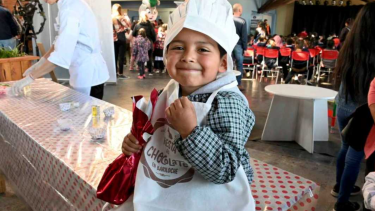 Chocolateros por un día, una de las actividades dedidacadas a las infancias en la Fiesta del Chocolate. Foto archivo. 