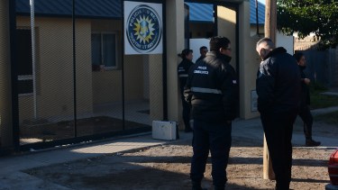 Detienen en Roca a policía que habría participado de un robo en Cipolletti: hubo allanamientos en Neuquén. Foto: Juan Thomes