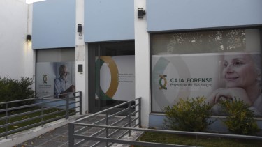 La sede de la caja Forense en Roca, desde donde surgen cuestionamientos a la toma de decisiones. Foto: Andrés Maripe