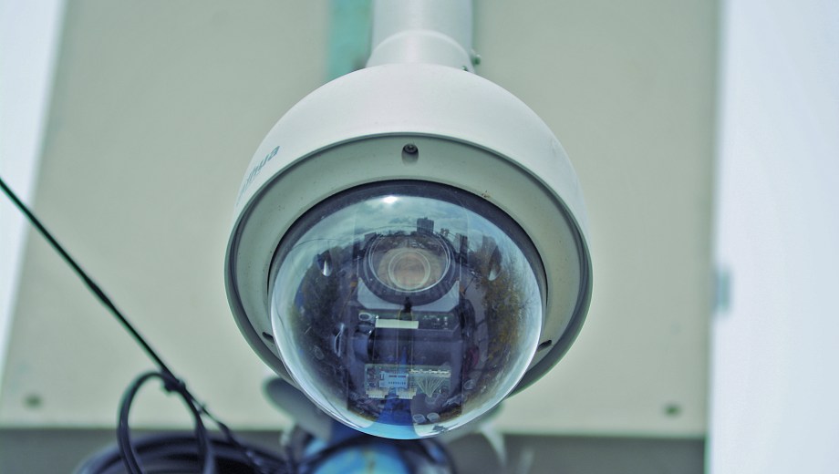 Los domos, un modelo de cámaras de videovigilancia de 360°. (Foto: Juan Thomes)