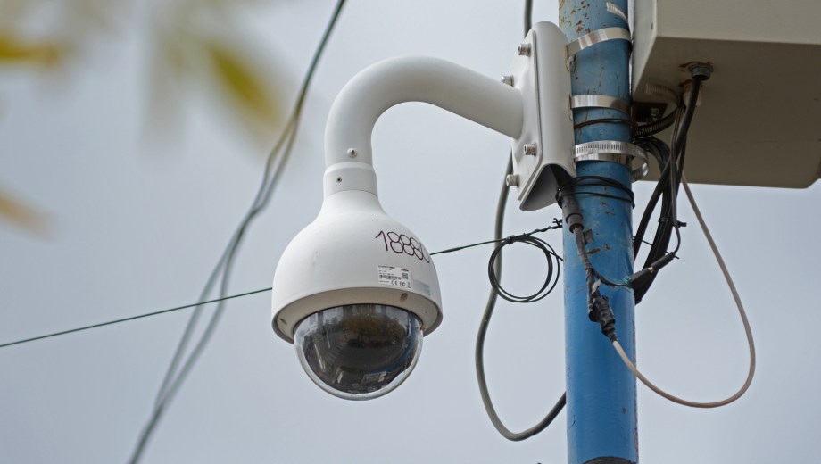  Los domos, un modelo de cámaras de videovigilancia de 360°. (Foto: Juan Thomes)