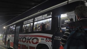 De la chacra a la ciudad, crecieron las complicaciones para viajar en colectivo en el Alto Valle