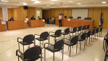 Doce jurados no solo se sentarán mañana en el último día del juicio: darán su veredicto culpabilidad o no, por el femicidio de Nicole Posada. Foto Juan Thomes.