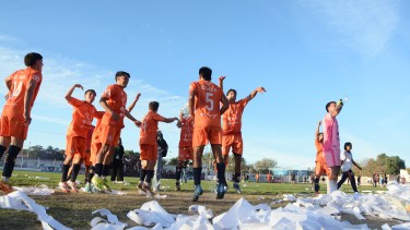 Mirá las mejores postales del duelo entre Deportivo Roca y Argentinos del Norte por la Liga Confluencia
