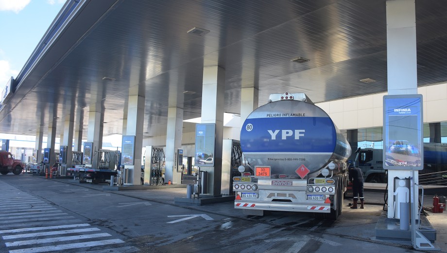 YPF aumentó sus combustibles. Foto: archivo Juan Thomes. 