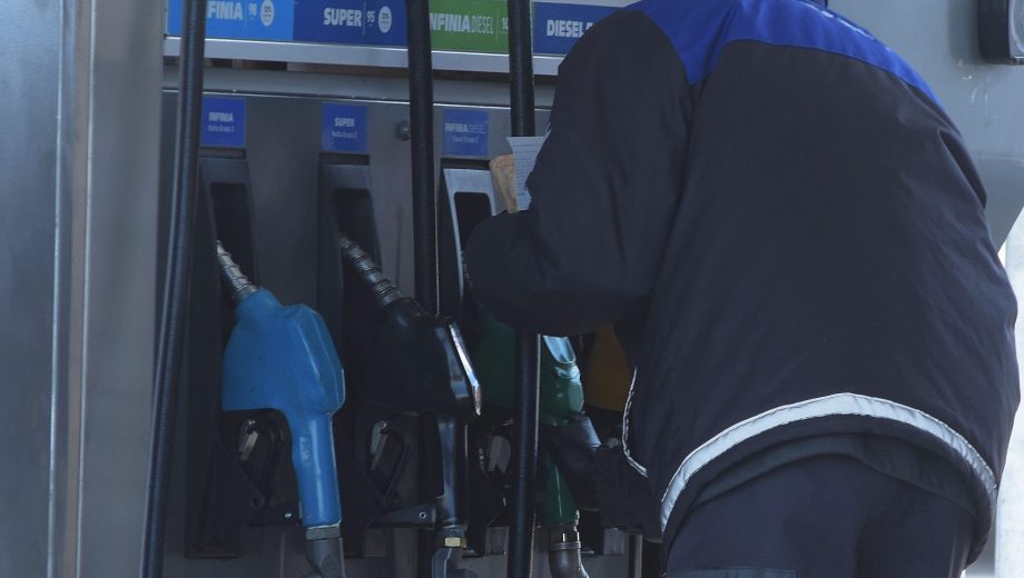El 2026 inicia con aumentos de combustibles: el Gobierno oficializó una nueva suba del impuesto a la nafta y el gasoil. Foto: Juan Thomes. 