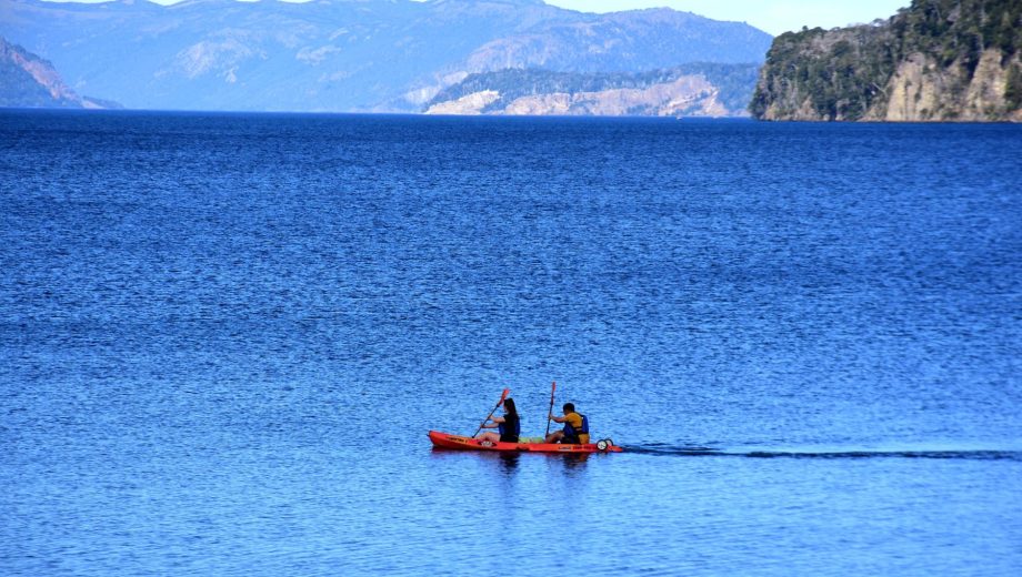Villa La Angostura está rodeada por las aguas del algo Nahuel Huapi. Foto: archivo Matías Subat.