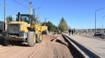 Imagen de Llega el asfalto a Conquistadores del Desierto, una de las calles principales del oeste de Neuquén