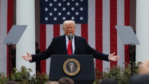 Donald Trump anunció un arancel mínimo del 10% para todas las importaciones e incluye a Argentina