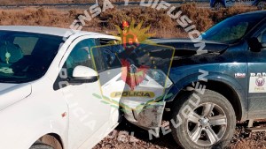 Camino a Chile, se equivocaron de salida y chocaron con una camioneta sobre la Ruta 22 en Neuquén