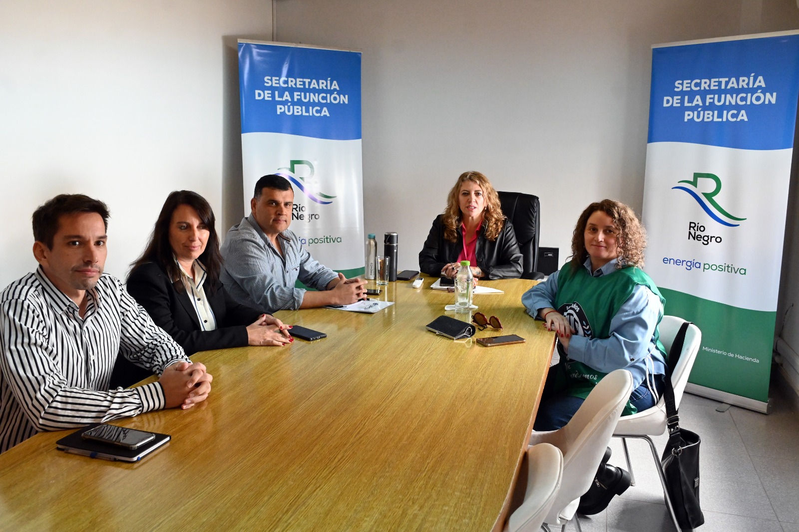 Río Negro inicia paritarias salariales para estatales sin docentes presentes