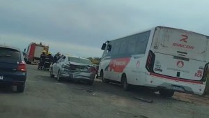 Choque en Ruta 7, tras la asamblea gremial: un colectivo con petroleros y dos autos involucrados