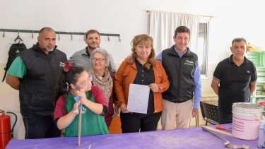 Construyen invernadero para actividades de estimulación sensorial y formación de hábitos saludables en Choele Choel