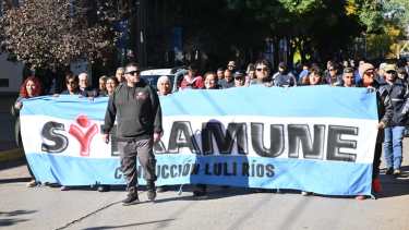 Los municipales rechazaron la propuesta salarial y  esperan hasta el martes una mejor oferta (foto Florencia Salto)