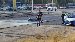 Murió el motociclista que estaba internado en Neuquén tras chocar en la Ruta 7 este miércoles